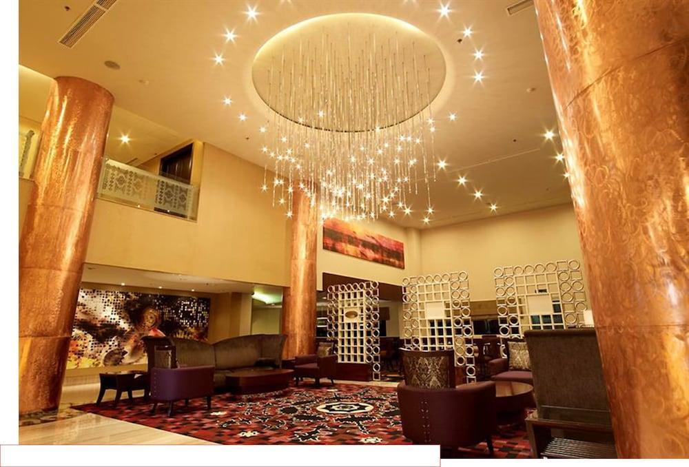 Swiss-Belhotel Ambon Extérieur photo